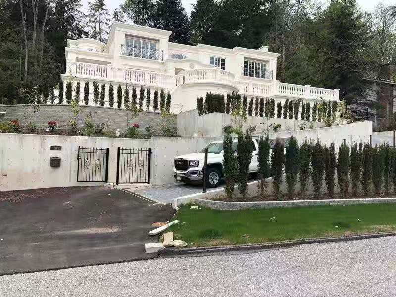 luxury mansion in Toronto